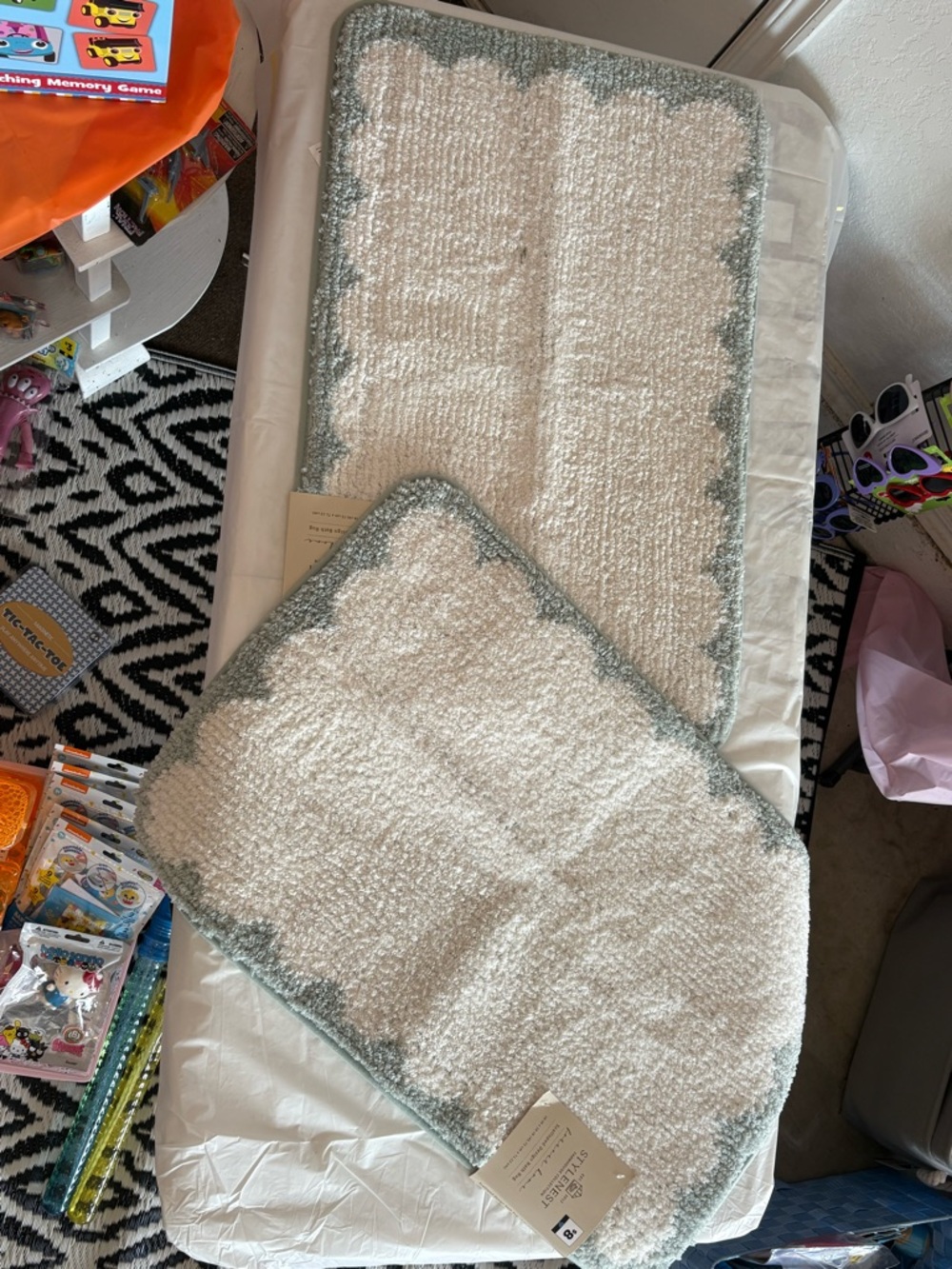 STYLUS Cream Bath Mats with Seafoam Trim